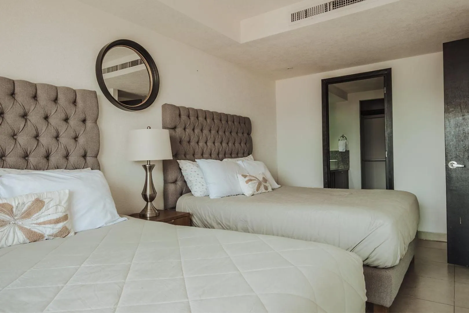 Grand Venetian Beachfront Condos Puerto Vallarta 0*,  Mexikó