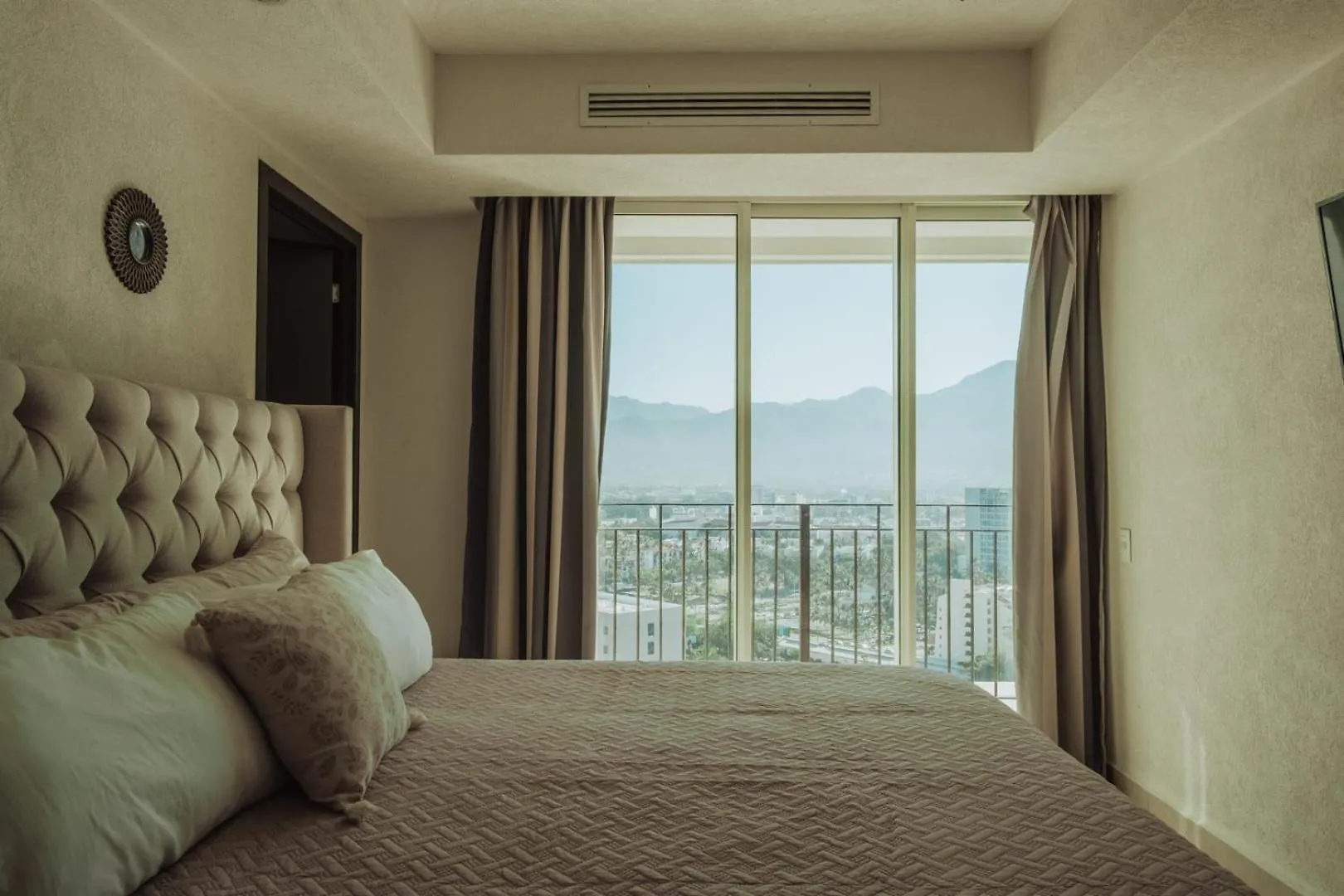 Apartman Grand Venetian Beachfront Condos Puerto Vallarta