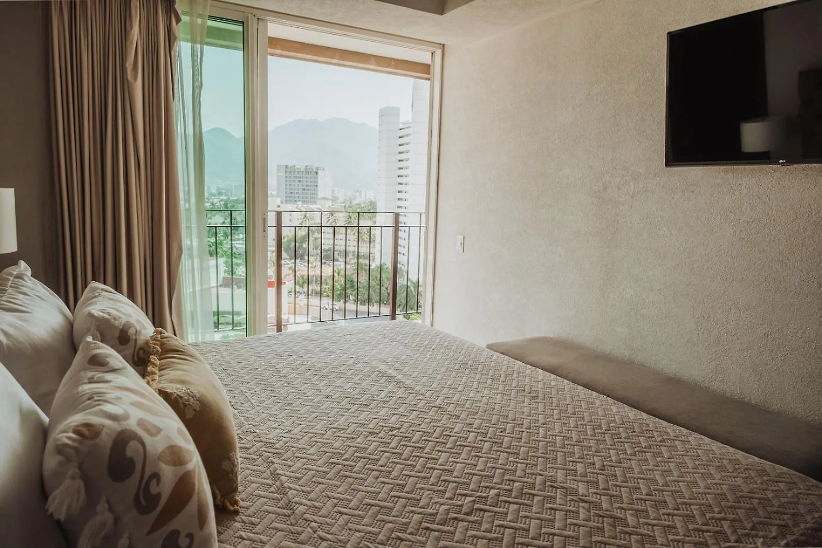 Grand Venetian Beachfront Condos Puerto Vallarta