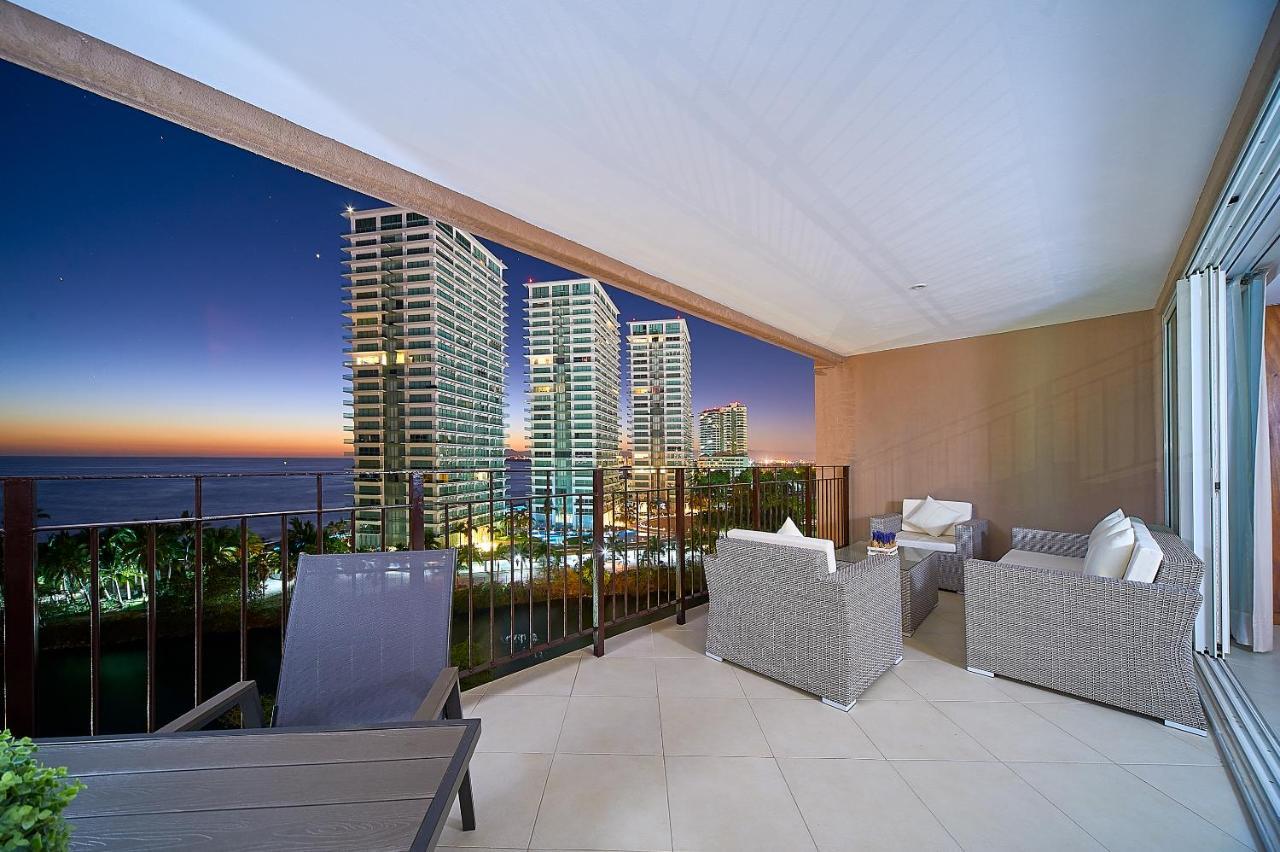 Grand Venetian Beachfront Condos Apartment Puerto Vallarta, Mexico