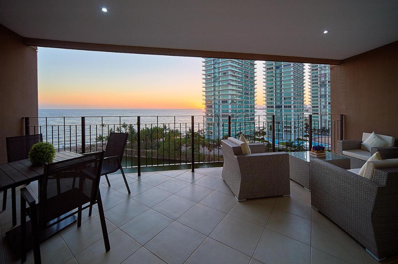 Grand Venetian Beachfront Condos Apartment Puerto Vallarta, Mexico